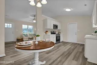 121 Starkys Creek Court, Maysville, NC 28555 — 3-bedroom home in Cross Creek, Maysville, NC, photo 8 of 30