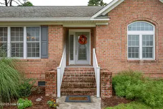 815 Pelican Drive, New Bern, NC 28560 – photo 2: Welcome Home!