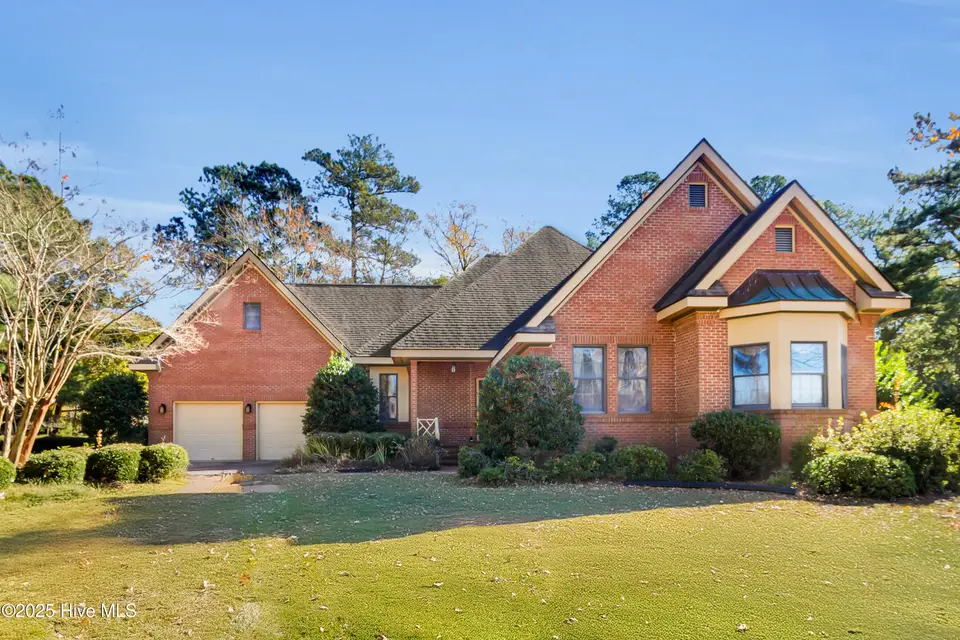 6001 Club House Drive, New Bern, NC 28562 – photo 1 of 47: 6001 Club House Drive