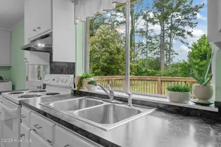 210 Glenburnie Drive, New Bern, NC 28560 – photo 17: 35-web-or-mls-DSC_4396