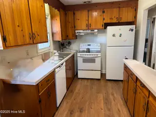 121 Laurel Drive, Wilmington, NC 28401 — 3-bedroom home in Wrightsboro Acres, Wilmington, NC, photo 7 of 18: Laurel Kitchen 1