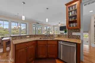 124 W Pelican Drive, Oak Island, NC 28465 – photo 15: 25-web-or-mls-CZ9A9112