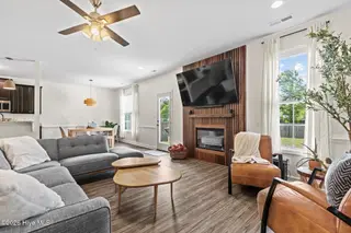 231 Holly Grove Court E, Jacksonville, NC 28540 – photo 7: Living Room