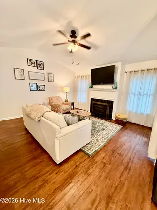 108 W Victoria Court F, Greenville, NC 27834 – photo 4: IMG_4653