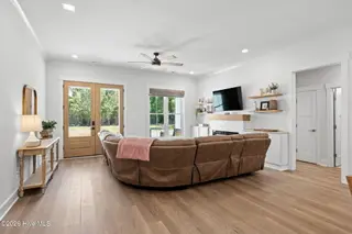 1042 Mable Drive, Calabash, NC 28467 — 3-bedroom home, Calabash, NC, photo 6 of 55: Living Room