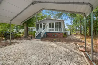 9275 Bonaparte Drive SW, Calabash, NC 28467 — 2-bedroom manufactured home in Bonaparte Retreat, Calabash, NC, photo 4 of 37
