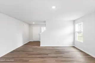520 Sandy Hollow Drive, Jacksonville, NC 28540 – photo 13: Photos of a similar home