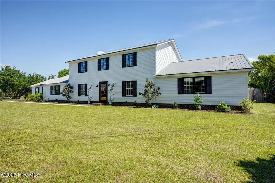1917 Champion Drive, Morehead City, NC 28557 – photo 1 of 71: 03-1917_Champion_Dr-52
