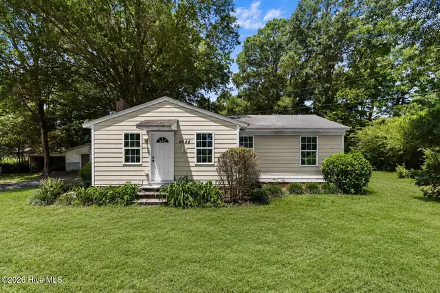 4044 Nc Highway 50, Maple Hill, NC 28454