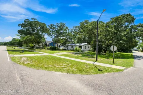 2607 W Oak Island Dr, Oak Island