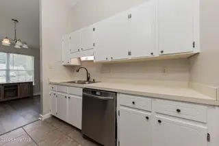 114 Jenny Lane, Havelock, NC 28532 — 3-bedroom townhome in Village Park, Havelock, NC, photo 17 of 37: Kitchen