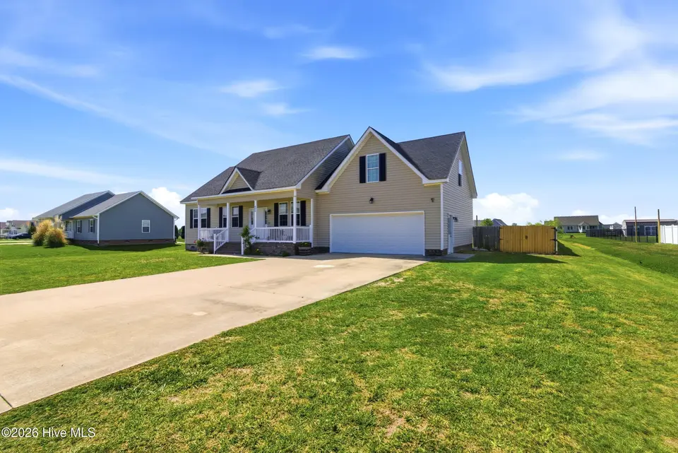 111 Ivy Trace, Elizabeth City, NC 27909 – photo 1 of 35: 111_ivy_trce_ecity_001