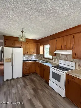 704 W 3rd Street, Washington, NC 27889 – photo 5: Kitchen