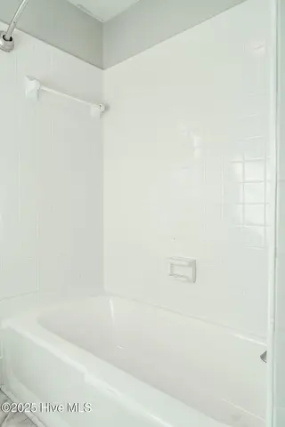 255 Foxcroft Road, Whispering Pines, NC 28327 – photo 21: Tub/Shower