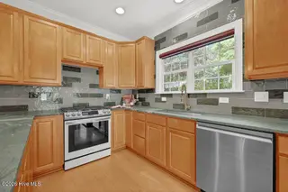 200 Shore Point Drive, Wilmington, NC 28411 — 4-bedroom home in Bayshore Crossing, Wilmington, NC, photo 19 of 71