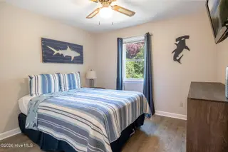 122 Purdie Drive, Emerald Isle, NC 28594 — 3-bedroom home in Oakland Hills, Emerald Isle, NC, photo 11 of 22: Ocean Moon Cottage 014 double