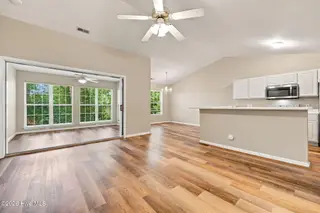 2209 Locksley Woods Drive G, Greenville, NC 27858 – photo 12: 21-web-or-mls-IMG_0017