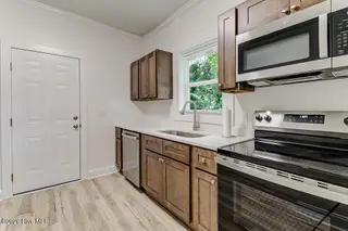 709 S 10th Street, Wilmington, NC 28401 — 2-bedroom home in Dawson-Castle Street, Wilmington, NC, photo 9 of 17