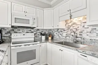 1701 Salter Path Road J304, Indian Beach, NC 28512 – photo 13: Kitchen