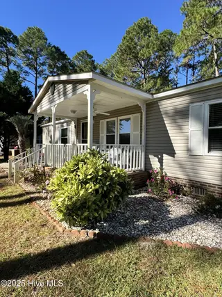 211 Beachwood Drive NW, Calabash, NC 28467 — 3-bedroom manufactured home in Ocean Forest, Calabash, NC, photo 11 of 75: porch 3