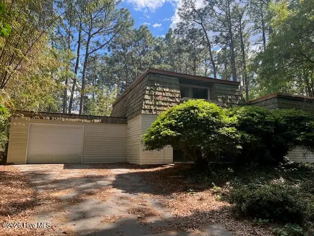 212 Skyline Manor Road, Southern Pines, NC 28387 — 2-bedroom home in Skyline Manor, Southern Pines, NC, photo 1 of 31: IMG_8366