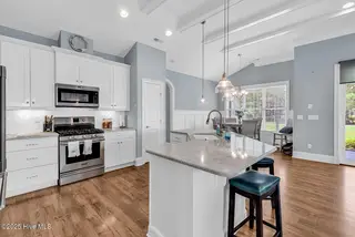 3032 Eno Lane, Leland, NC 28451 — 4-bedroom home in Brunswick Forest, Leland, NC, photo 15 of 55: Kitchen