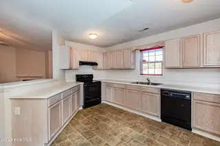 148 Byrum Run, Hubert, NC 28539 — 3-bedroom home in Foxlair, Hubert, NC, photo 4 of 32