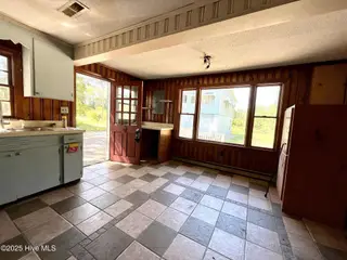 306 Sherwood Road, Jacksonville, NC 28540 – photo 7: 8a304531-6b71-42e2-bdc2-6cf9bfd3eedd