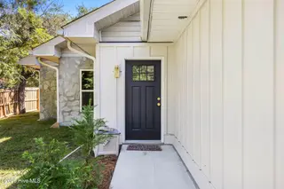6033 Shiloh Drive, Wilmington, NC 28409 — 4-bedroom home in Battle Park, Wilmington, NC, photo 8 of 47: 8_IMG_3335