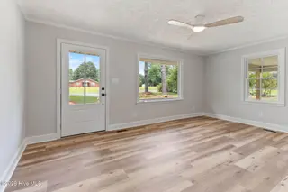 207 Sunset Avenue, Whiteville, NC 28472 – photo 7: Living Room