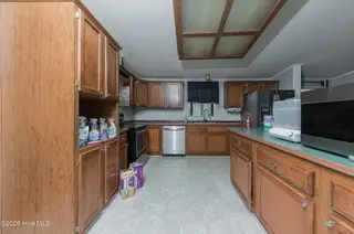 210 Creek Bank Drive, New Bern, NC 28560 — 3-bedroom manufactured home in Creekwater Haven, New Bern, NC, photo 19 of 58: Kitchen