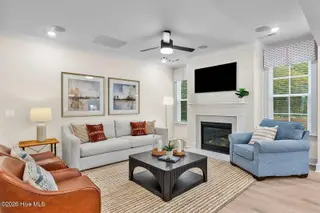 621 Dressage Way, Wilmington, NC 28411 — 5-bedroom home in Scotts Hill Village, Wilmington, NC, photo 5 of 20: Great Room - SIMILAR HOME NOT SUBJECT