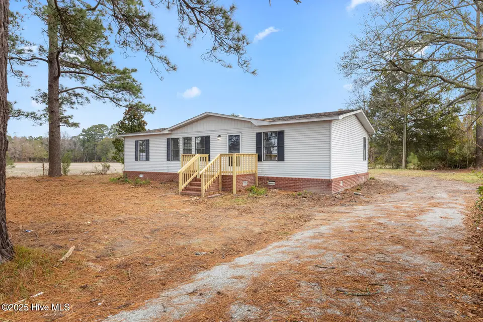 2540 Belgrade Swansboro Road, Maysville, NC 28555 – photo 1 of 27: Front