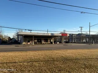 410 S Hughes Boulevard, Elizabeth City, NC 27909 – photo 3: IMG_2045