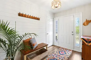 8504 Lakeview Drive, Wilmington, NC 28412 – photo 4: 5_8504_lakeview_dr_005