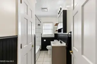 2612 Princess Place Drive, Wilmington, NC 28405 – photo 19: 31Bathroom (2)