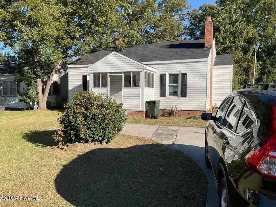 1110 Colonial Avenue, Greenville, NC 27834 – photo 1 of 5: Front