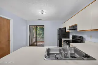 522 S Kerr Avenue Apt 42, Wilmington, NC 28403 — 2-bedroom condo in Candlewyck, Wilmington, NC, photo 11 of 25: 522SKerrAvenueUnit42-10