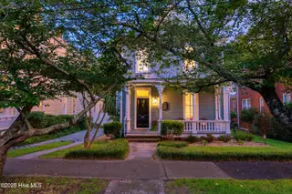210 Nun Street, Wilmington, NC 28401 – photo 2: 002_210_nun_st_twilight-4_311