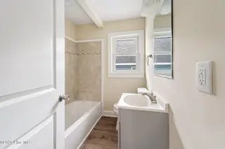 617 S 9th Street, Wilmington, NC 28401 – photo 18: full bath