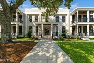 805 Mulberry Street Unit 112, Beaufort, NC 28516 — 1-bedroom condo in 805 Mulberry, Beaufort, NC, photo 10 of 24: 805 Mulberry Front Entrance