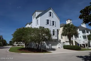101 Sound Side Drive, Atlantic Beach, NC 28512 — 5-bedroom home in Bay Ridge, Atlantic Beach, NC, photo 4 of 65: 3-web-or-mls-IMG_1419