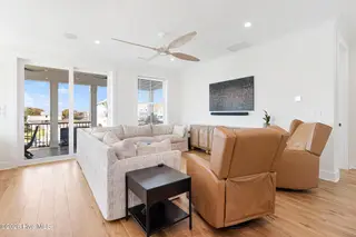 524 N Kinston Avenue, Atlantic Beach, NC 28512 – photo 14: Living Area