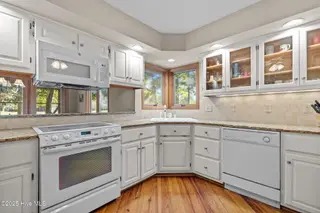 404 Hillcrest Drive, Morehead City, NC 28557 – photo 14: 29-web-or-mls-1S3A0715