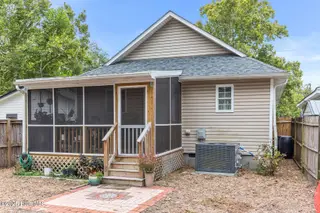 2105 Gibson Avenue, Wilmington, NC 28403 — 3-bedroom home in Carolina Place, Wilmington, NC, photo 23 of 26: 026_2105_gibson_avenue-26_207