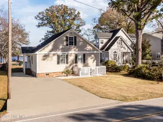 2517 Waccamaw Shores Road, Lake Waccamaw, NC 28450 – photo 2: 2517 Waccamaw Shores Rd