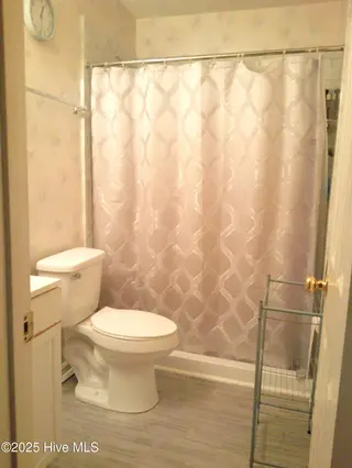 108 W Victoria Court A, Greenville, NC 27834 – photo 7: bath
