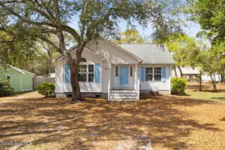 103 NE 5th Street, Oak Island, NC 28465 – photo 5: 5-web-or-mls-CAMMediaLLC.com (5 of 40)