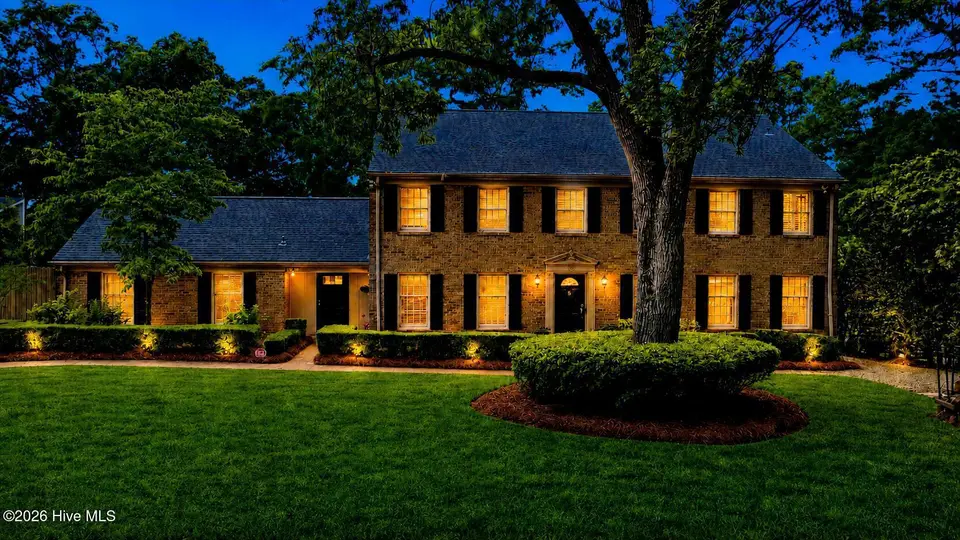 268 Shoreline Drive, New Bern, NC 28562 – photo 1 of 69: 268 Shoreline