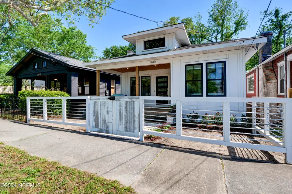 1610 Dock Street, Wilmington, NC 28401 – photo 1 of 33: 003_p1199031